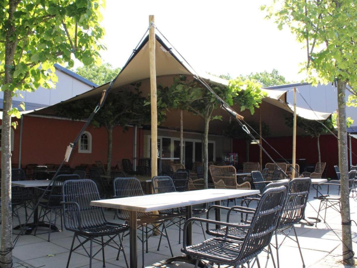 Vakantiehuis Met Vijverzicht Lathum Ngoại thất bức ảnh