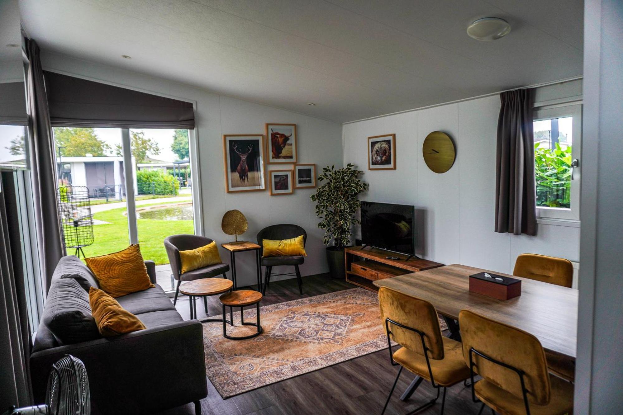 Vakantiehuis Met Vijverzicht Lathum Ngoại thất bức ảnh